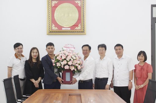 Hiển thị tin tức Sở Khoa học và Công nghệ tỉnh Bắc Giang thăm, chúc mừng Tập đoàn FEC nhân ngày Doanh nhân Việt Nam Hình ảnh tin tức Sở Khoa học và Công nghệ tỉnh Bắc Giang thăm, chúc mừng Tập đoàn FEC nhân ngày Doanh nhân Việt Nam