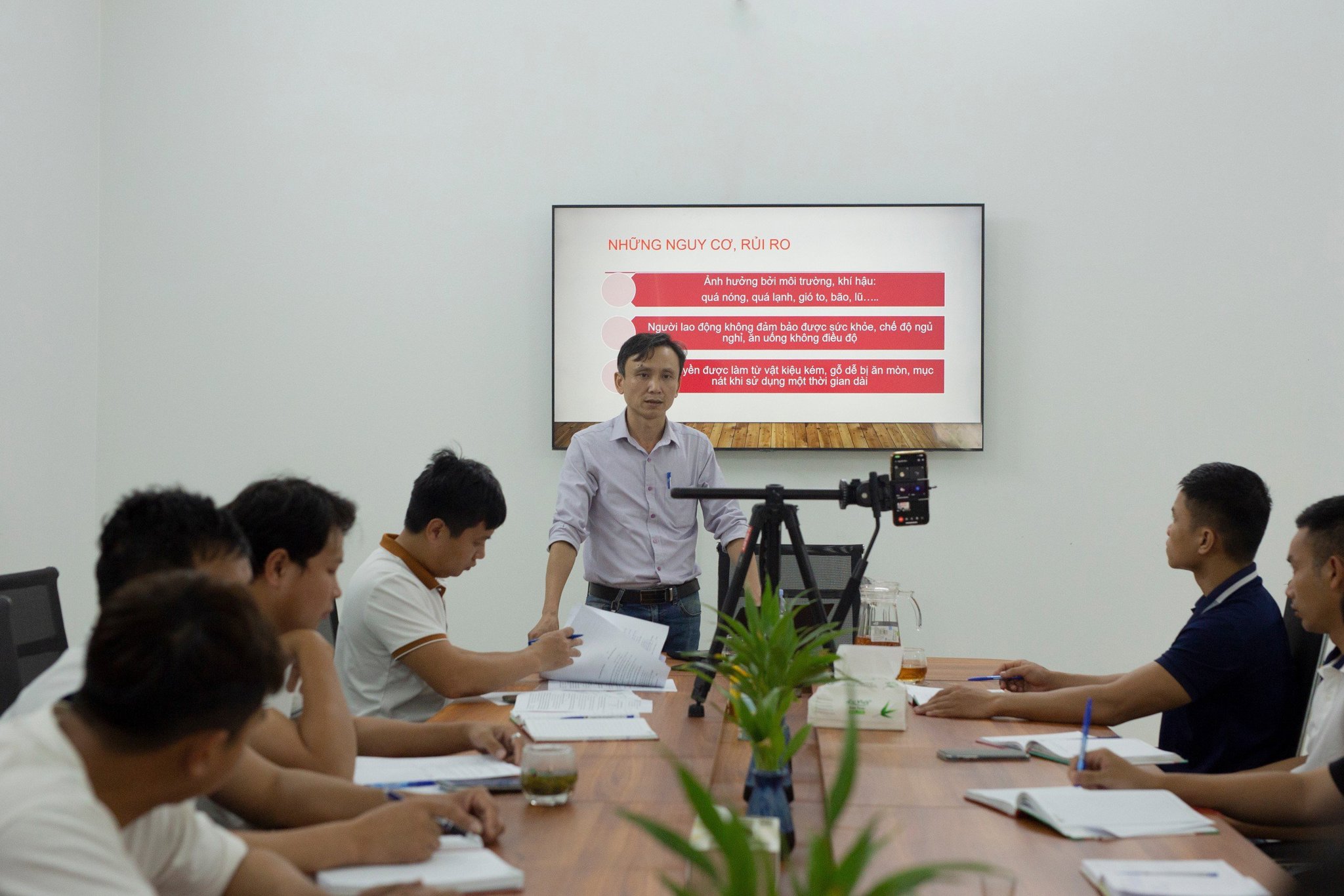 Hình ảnh tin tức TỔ CHỨC HUẤN LUYỆN AN TOÀN, VỆ SINH LAO ĐỘNG CHO CÁN BỘ NHÂN VIÊN CÔNG TY